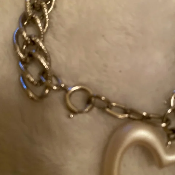 Elegant Silver Heart Pendant bracelet - Picture 4 of 5